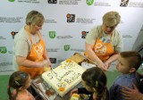 Cieplewo: Świętowali 50-te urodziny Reksia. Był tort, upominki i projekcje filmowe [ZDJĘCIA]