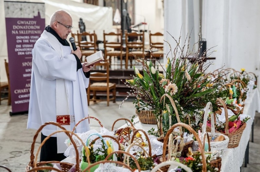 Święcenie pokarmów w trójmiejskich kościołach. Wielka Sobota w gdańskich świątyniach 31.03 [zdjęcia]