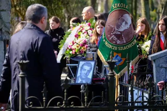 Witold Tokarski, jeden z najwybitniejszych aktorów toruńskiej sceny, spoczął w piątek na cmentarzu świętego Jerzego.