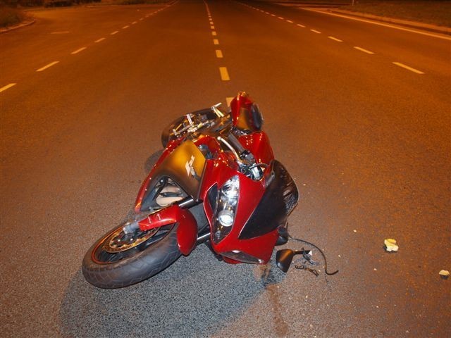 Wypadek motocyklisty w Toruniu. Ranny odwieziony do szpitala [ZDJĘCIA]