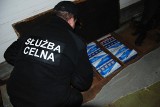 Przemyt papierosów za ponad 100 tys. złotych. Kontrabanda ukryta w podłodze 