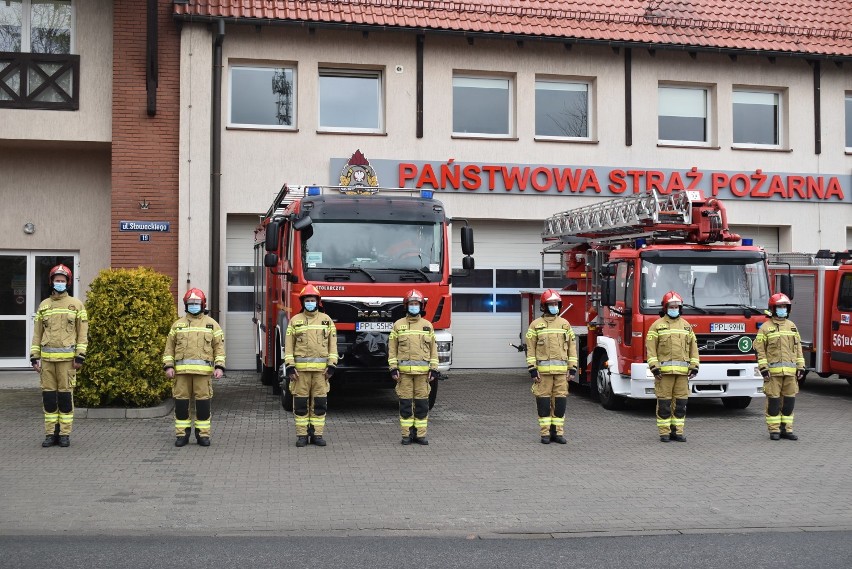 Hołd zmarłemu policjantowi oddali pleszewscy strażacy