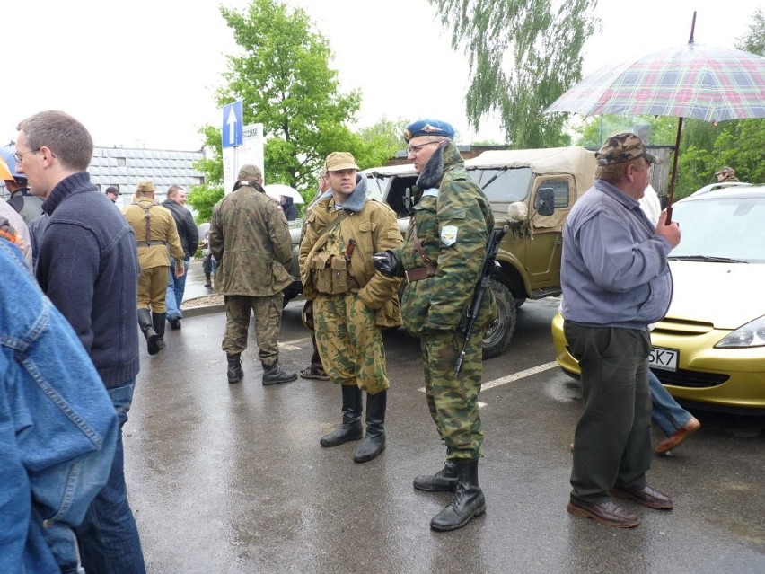 Zlot Pojazdów Militarnych Wapienniki 2012: Parada i pokaz w Radomsku [ZDJĘCIA+FILM]