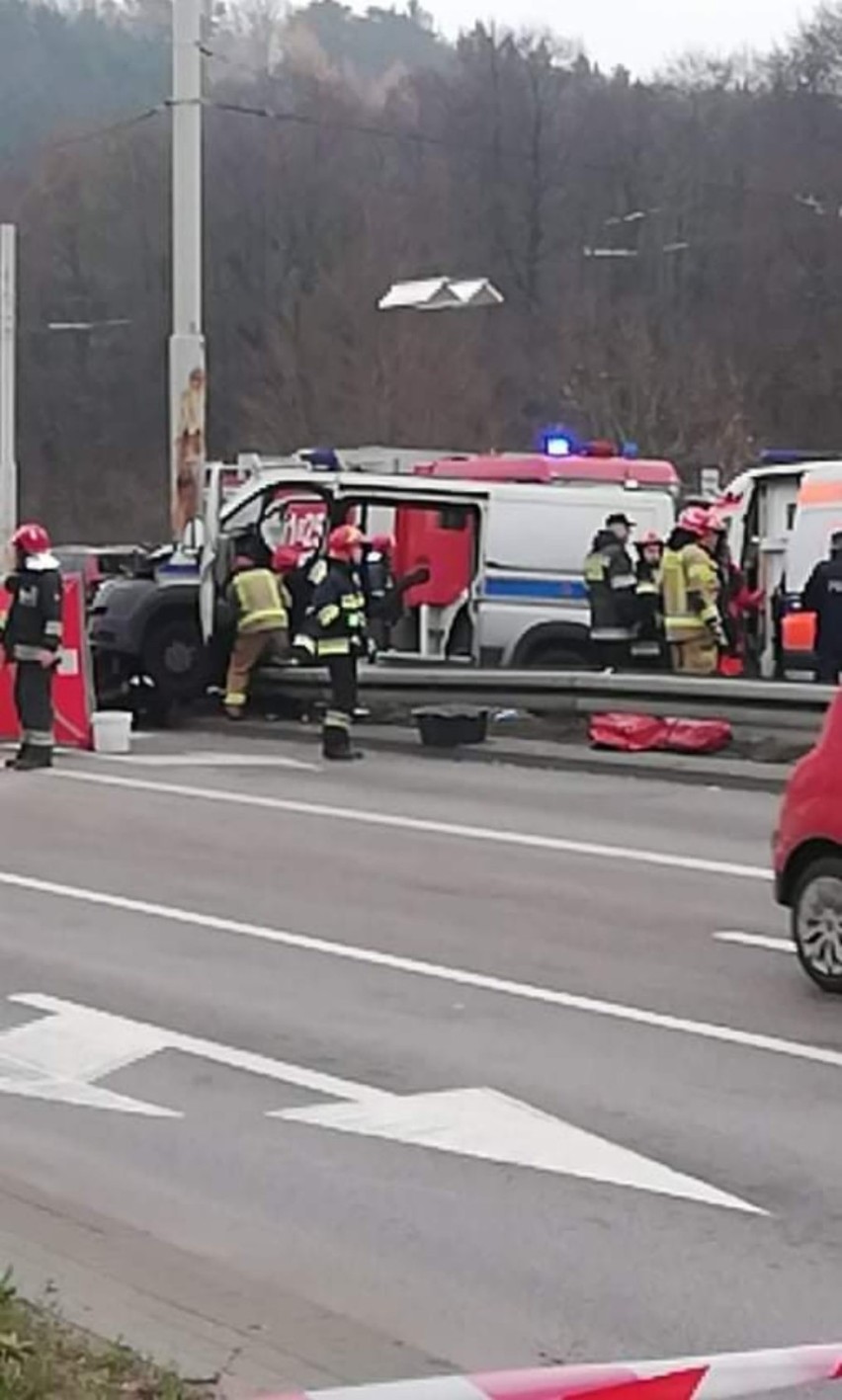 Wypadek na skrzyżowaniu ulic Morskiej i Swarzewskiej w Gdyni...