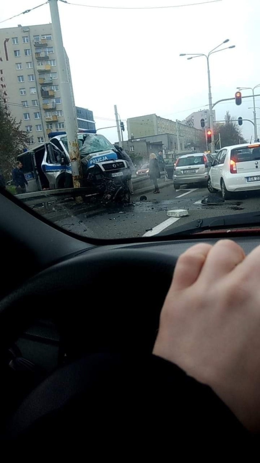 Wypadek na skrzyżowaniu ulic Morskiej i Swarzewskiej w Gdyni...