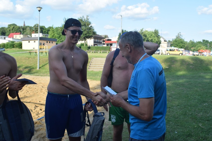 Siatkówka plażowa w Chrzypsku Wielkim: Kto zwycięzcą...