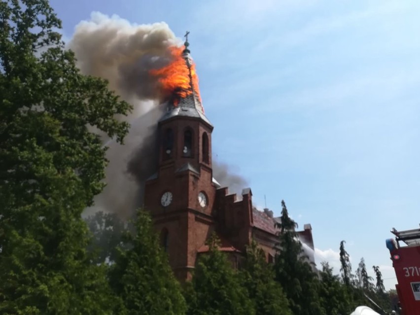 Pożar kościoła w Lutolu Suchym. Mamy ZDJĘCIA od czytelników