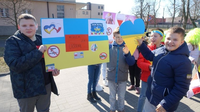 Gołuchów. Pokojowy marsz dla Ukrainy. "Jednością, siłą i...