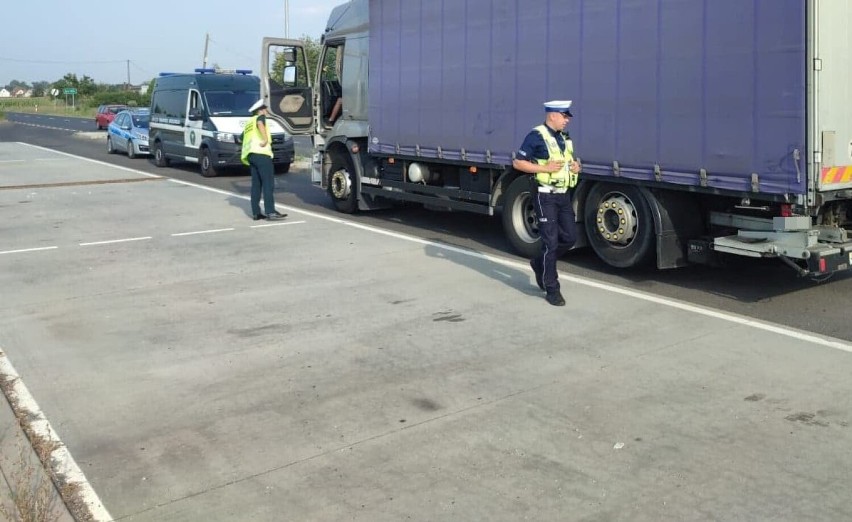 Policjanci żnińskiej drogówki przeprowadzili wspólną akcję z...