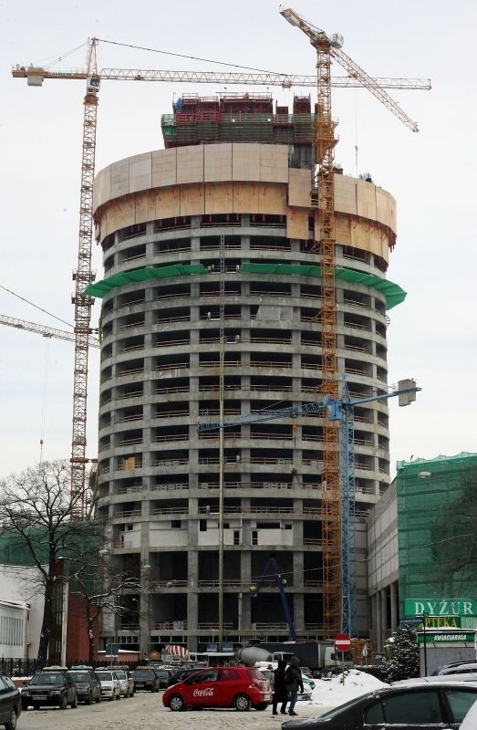 Wrocław: Praca na budowie Sky Tower wre (ZDJĘCIA)