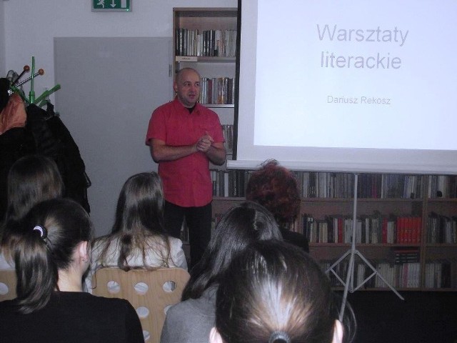 Biblioteka w Kole: Warsztaty literackie z Dariuszem Rekoszem