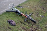 Wypadek w Orłach koło Przemyśla. Kierujący golfem uderzył w rowerzystę. 61-letni mężczyzna został poważnie ranny [ZDJĘCIA]