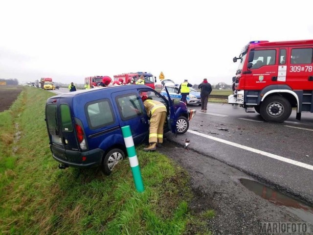 Zderzenie dwóch samochodów w Opolu-Wrzoskach.