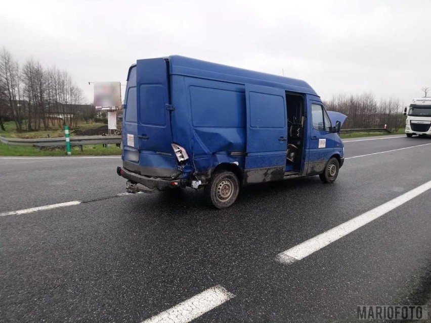 Zderzenie dwóch samochodów w Opolu-Wrzoskach.