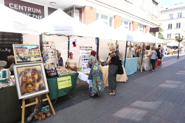 Dizajn na Chmielnej. Polscy projektanci sprzedają swoje rzeczy w centrum Warszawy