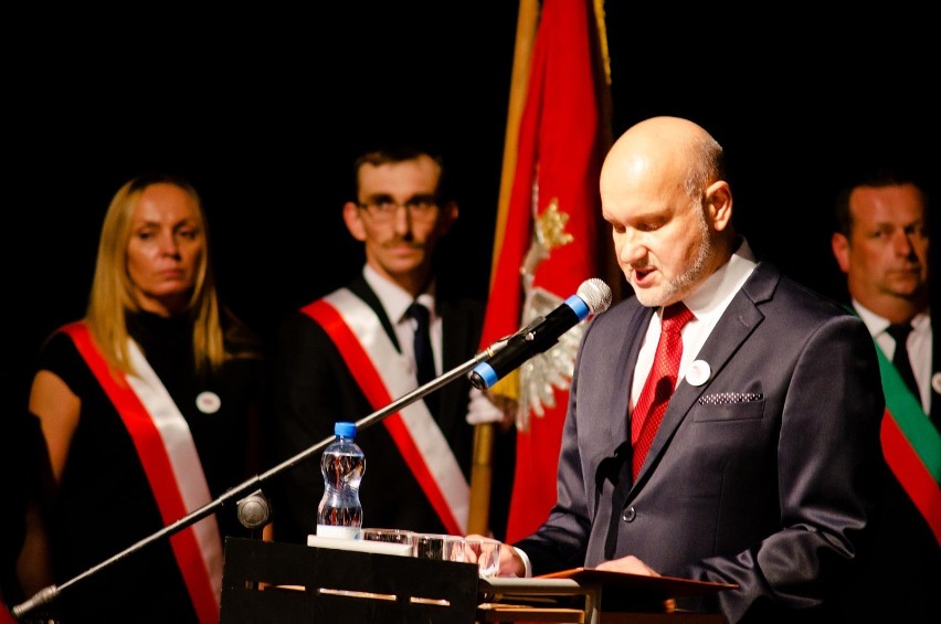 Uroczysta sesja w Wieluniu z okazji 100 - lecia odzyskania niepodległości[ZDJĘCIA]
