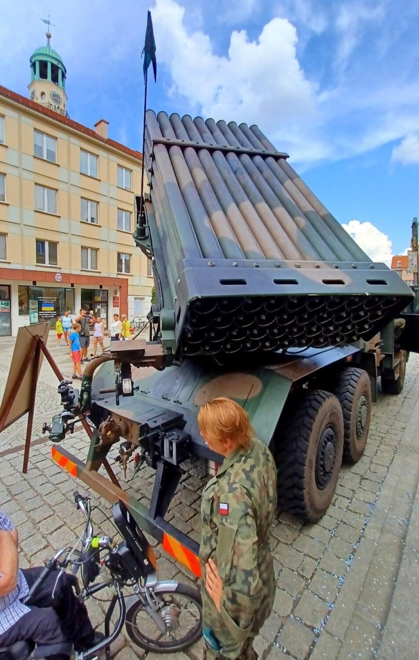 Przed oleśnicką publicznością wystąpiła orkiestra wojskowa,...