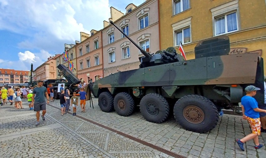 Przed oleśnicką publicznością wystąpiła orkiestra wojskowa,...