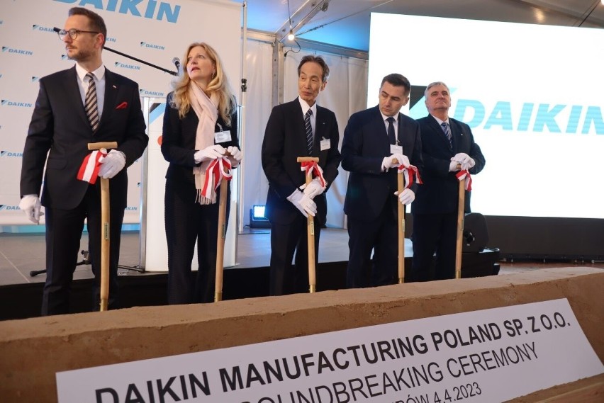 Budowa fabryki pomp ciepła firmy Daikin. W Ksawerowie Japończycy zatrudnią 3 tysiące pracowników. Zobaczcie zdjęcia