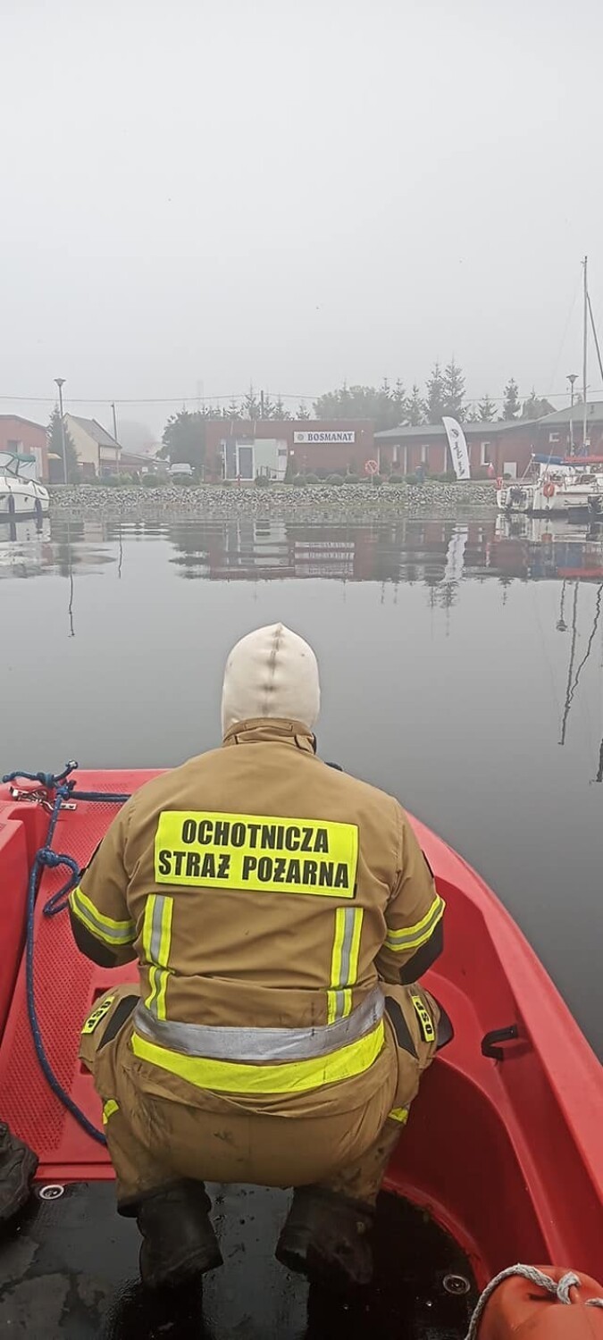 Strażacy z Goleniowa i okolic szukali wędkarza. Zaginął na jeziorze Dąbie