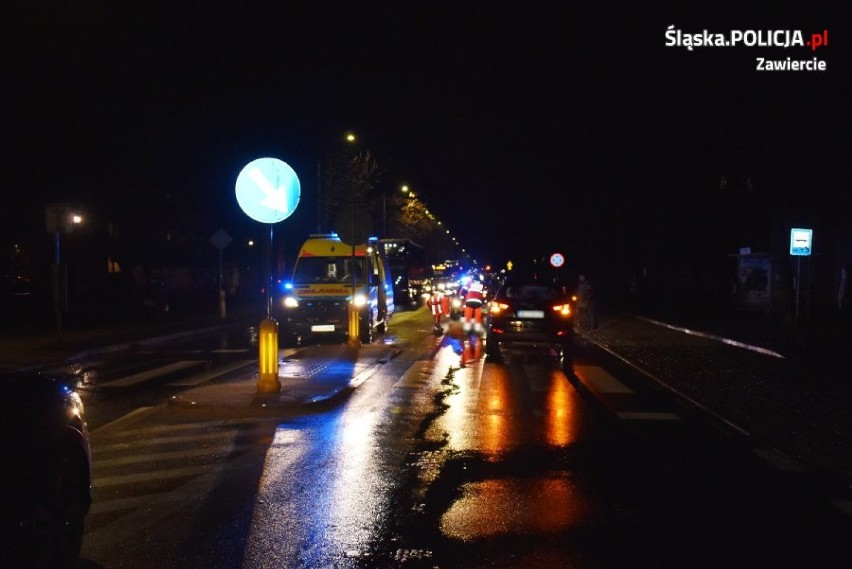 Wypadek w Zawierciu. Samochód potrącił na pasach kobietę. 84-latka trafiła do szpitala