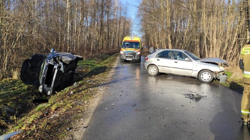 Kolizja w Mysiakowcu koło Poświętnego. W zderzeniu dwóch samochodów jedna osoba poszkodowana [ZDJĘCIA]