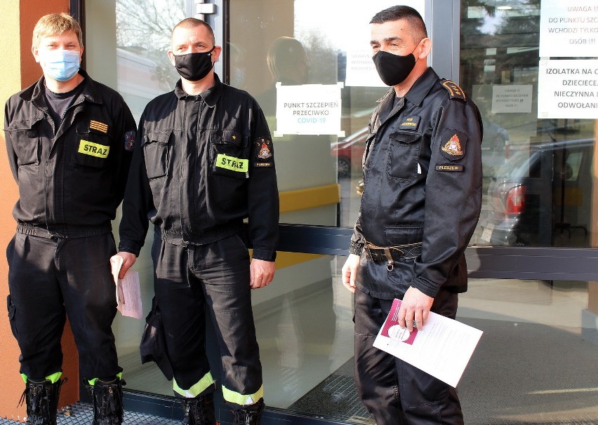 Pleszewscy strażacy przyjęli pierwszą dawkę szczepionki przeciwko COVID-19