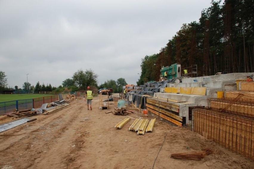 Z dnia na dzień zmienia się radziejowski stadion. Jego...