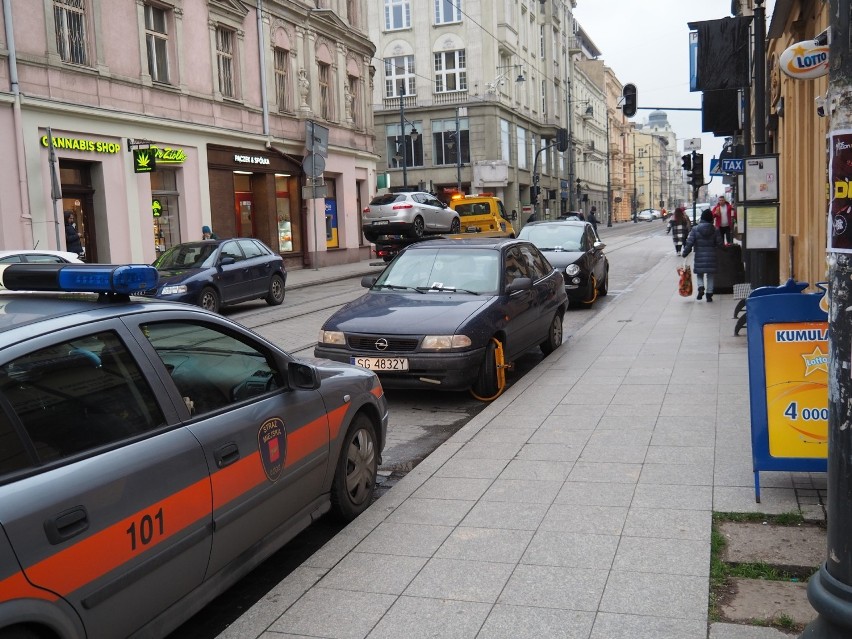 Łódź: Straż miejska odholowywała źle zaparkowane samochody