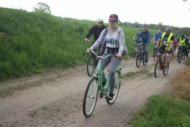 W rowerową podróż po gminie Przytoczna dla upamiętnienia 100 rocznicy odzyskania Niepodległości wybrali się uczestnicy V Rodzinnego Rajdu Rowerowego.