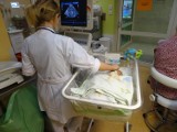 Poznań: Chłopiec z "okna życia" pod opieką w szpitalu na Polnej
