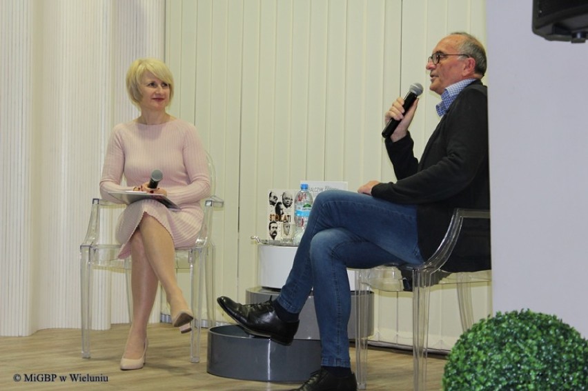 Spotkanie z Michałem Ogórkiem w wieluńskiej książnicy [FOTO]