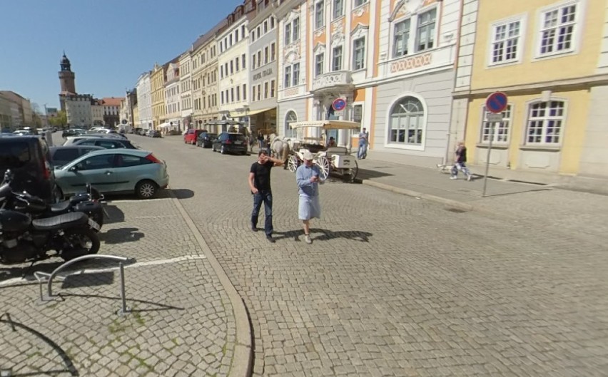 Stare Miasto w niemieckim Goerlitz okiem kamery Google Street View. Tłumy turystów i mieszkańców