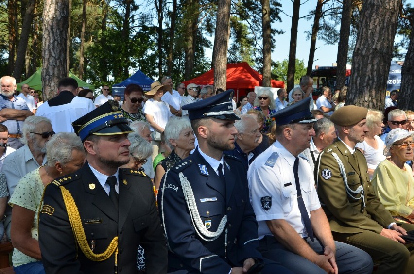 Służby mundurowe reprezentowali (na zdjęciu od lewej):...