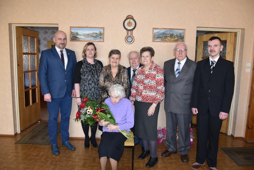 Grodzisk Wielkopolski: 97 urodziny Pani Kazimiery Sobkowiak. Jubilatkę odwiedziła delegacja grodziskiego ratusza