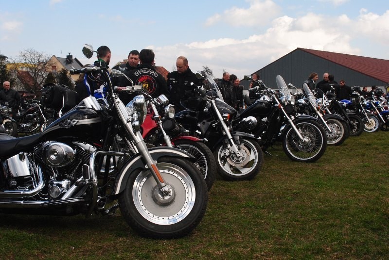 Kościan: grupa motocyklowa stowarzyszenia &quot;Stop Śmierci&quot; zainaugurowała sezon motocyklowy
