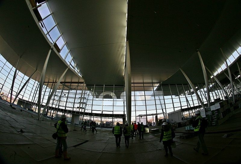 Wrocław: Terminal na lotnisku już surowy (ZDJĘCIA)