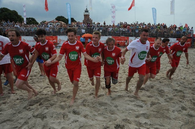 Beach soccer w Ustce: Mecz gwiazd w czasie finałów