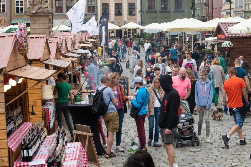 Na poznańskim Starym Rynku stanęło mnóstwo drewnianych...