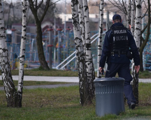 Zboczeniec w Parku Cegielnia. Jest apel policji