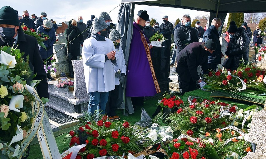 W Nowej Wsi Ujskiej odbył się pogrzeb Stefana Piechockiego, ikony pilskiego samorządu [ZDJĘCIA]