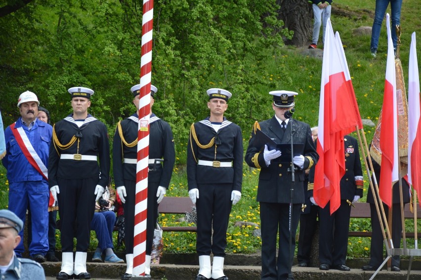 Święto 3 Maja w Gdyni. Defilada do pomnika Konstytucji 3 maja i salut ORP Błyskawica [zdjęcia]