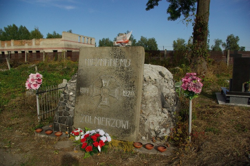 Grób Nieznanego Żołnierza na cmentarzu w Brodach.