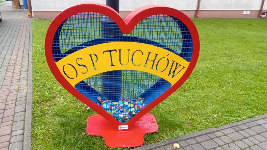 Wielkie serce w Tuchowie zapełnia się błyskawicznie plastikowymi nakrętkami. Dzięki akcji potrzebujący otrzymają pomoc