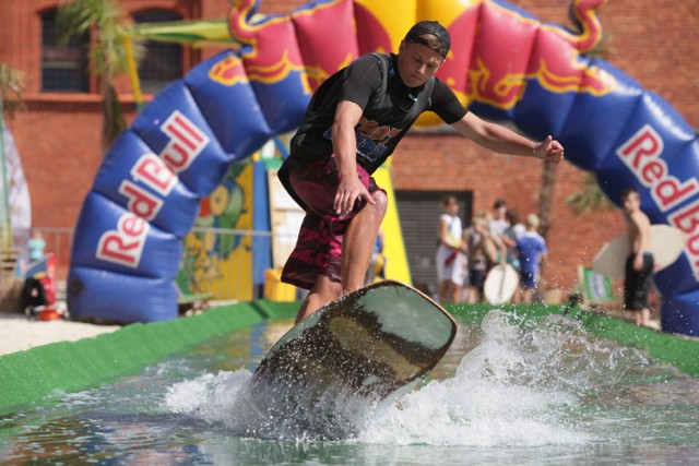 Skimboarding w Manufakturze