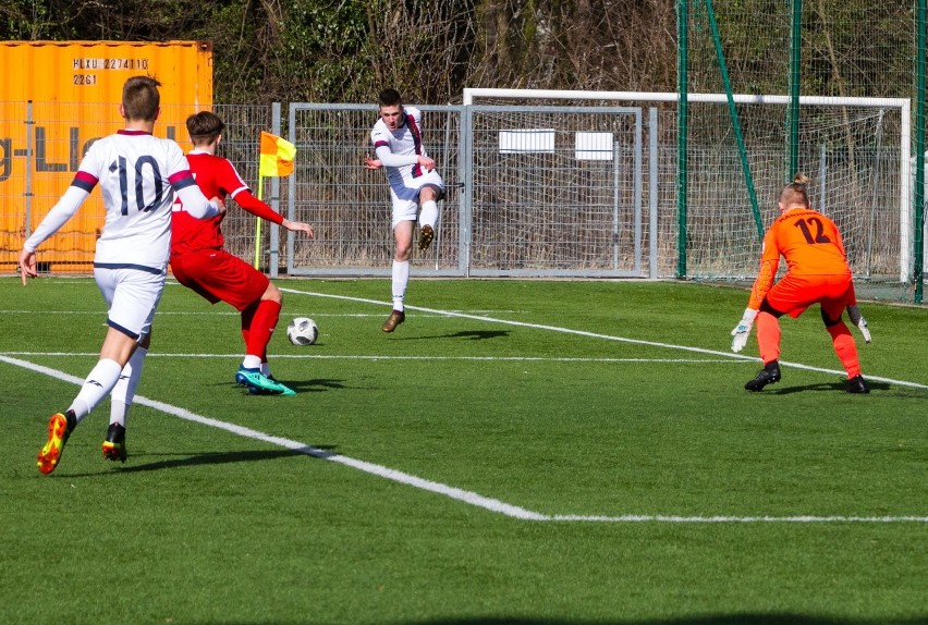 Juniorzy młodsi Pogoni pokonali Czarnych Słupsk 5:0 na...