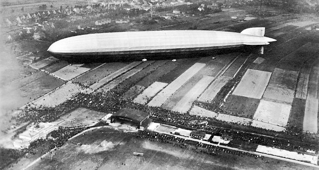 Graf Zeppelin nad Gliwicami? Panorama miasta prawdziwa, ale sterowiec nad nią niekoniecznie