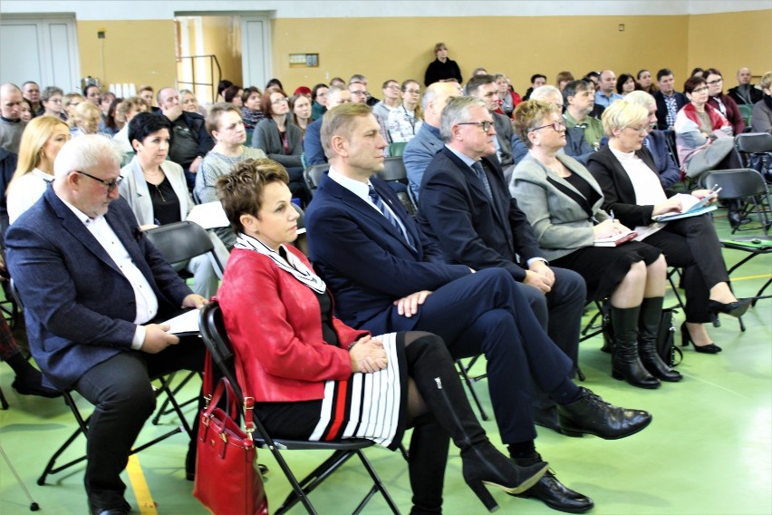 Kurator sprzeciwia się likwidacji placówki w Stemplewie. Starosta podkreśla wprowadzenie planu naprawczego [ZDJĘCIA] 