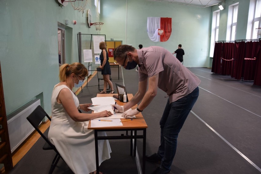 Wybory prezydenckie 2020. Frekwencja w Pruszczu i gminach powiatu gdańskiego. Ile osób zagłosowało? |ZDJĘCIA