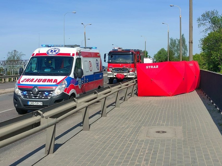 Malbork. Groźny wypadek na wiadukcie kolejowym. Po rannego przyleciał śmigłowiec LPR 